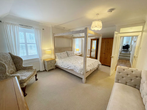 Four Poster Bed - Apartment 2 Marazion Holiday Apartments