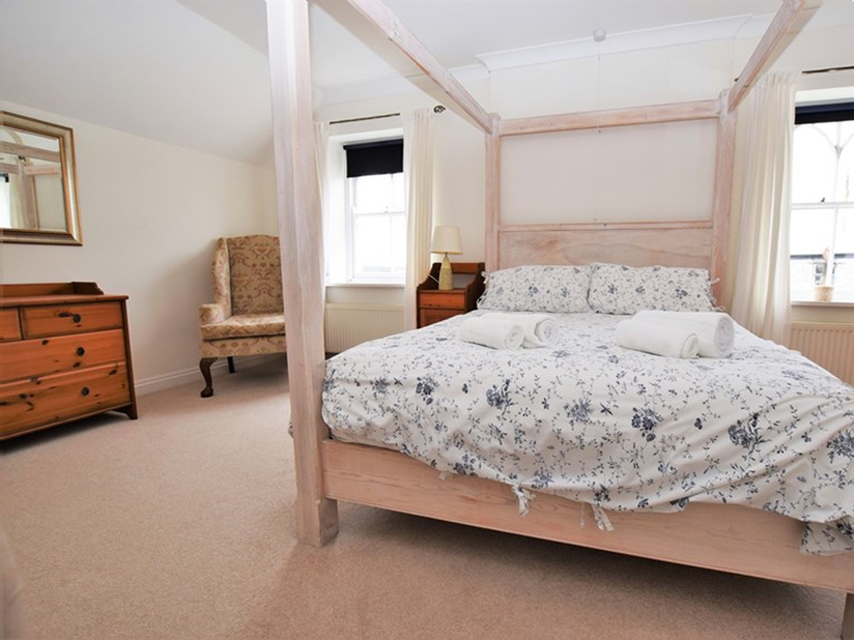 Four Poster Bed - Apartment 2 Marazion Holiday Apartments