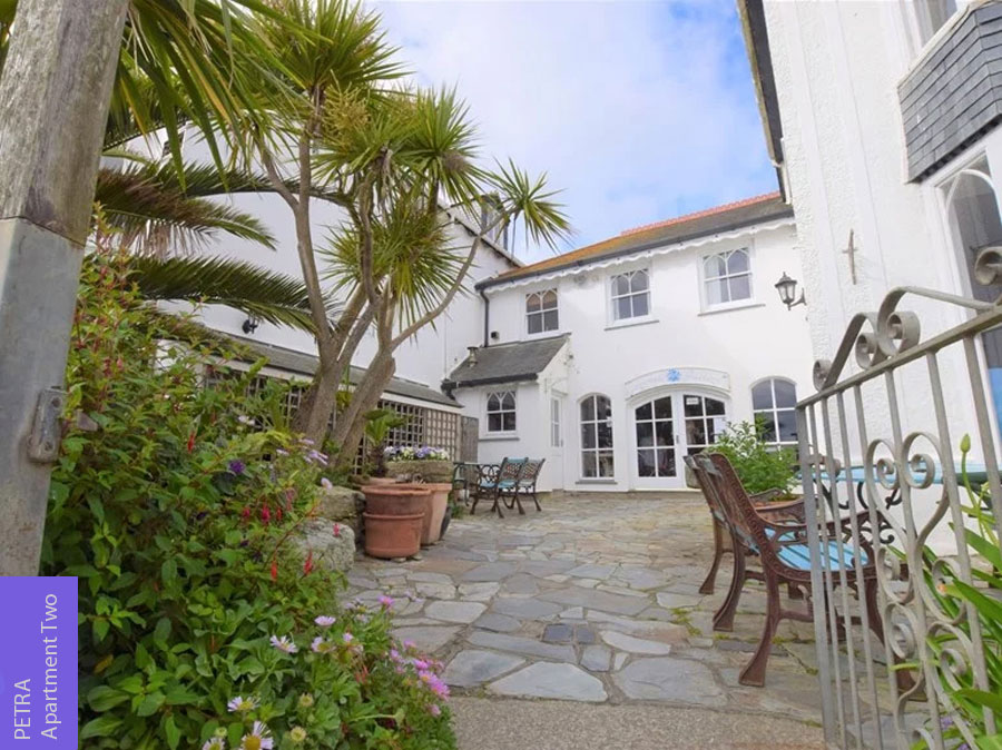 Petra holiday apartments in Marazion - overlooking St Michaels Mount